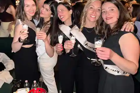 Catania: Festa di compleanno o di addio al nubilato con pickup