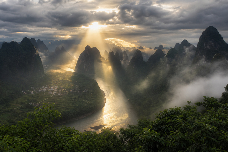 Guilin/Yangshuo: Xianggong Hill Tour & Intercity Transfer Yangshuo Round Trip: Xianggong Hill Tour