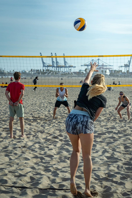 バレンシア：ビーチバレー | GetYourGuide