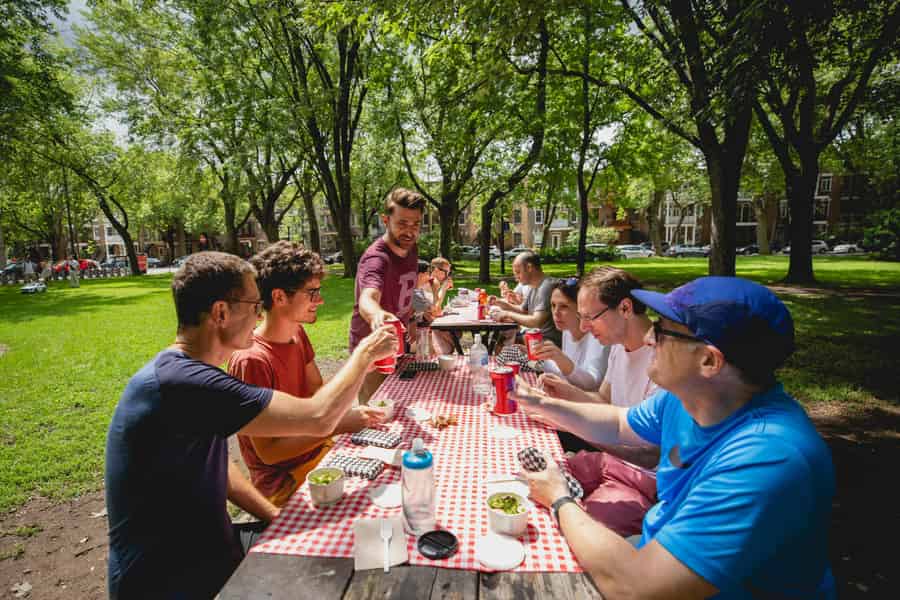 Montreal: Untouristische Pink Bike Tour. Foto: GetYourGuide