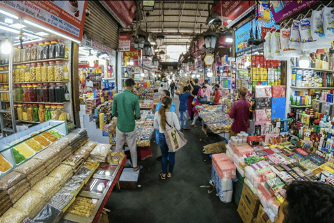 Mumbai: Authentic Shopping Experience with Local Guide Mumbai Half Day Shopping Tour Guide with Car