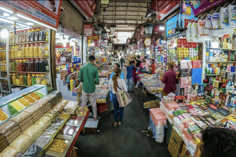 Mumbai: Authentic Shopping Experience with Local Guide Mumbai Half Day Shopping Tour Guide with Car