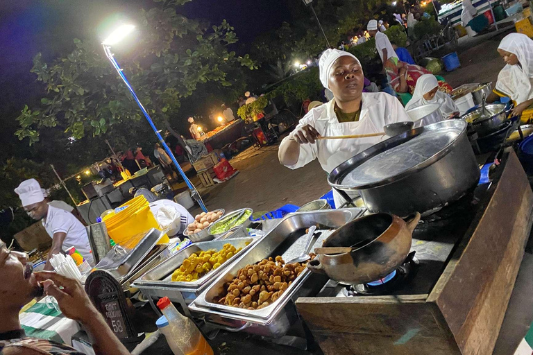 Kamienne miasto: wieczorna wycieczka kulinarna i wizyta na lokalnym targu DarajaniWycieczka prywatna z odbiorem z hotelu i transportem powrotnym