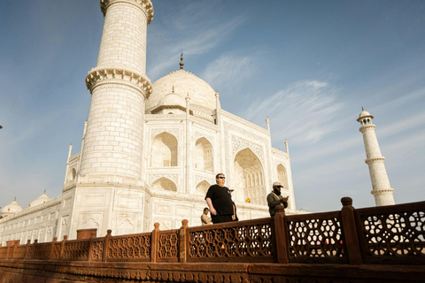 From Delhi: Walk & Full-Day Taj Mahal Tour By Car with Guide From Delhi: Walk & Full-Day Taj Mahal Tour By Car with Guide