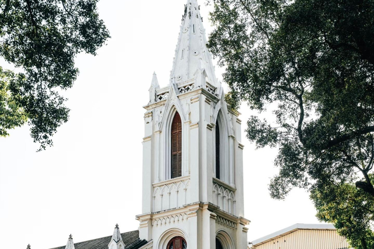 Guangzhou: Shamian Highlights & White Swan Waterfall (2h)