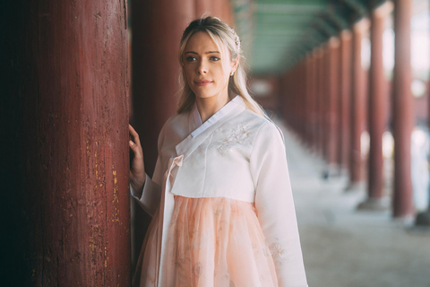 Seoul: Vintage Photoshoot with Professional Photographer