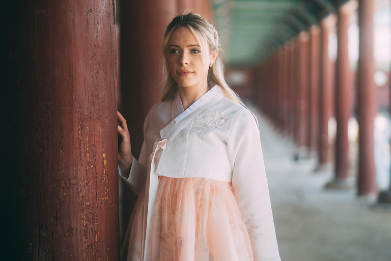 Seoul: Vintage Photoshoot with Professional Photographer