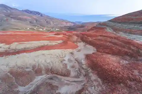 From Baku: 3-hour Candy Mountains Trip