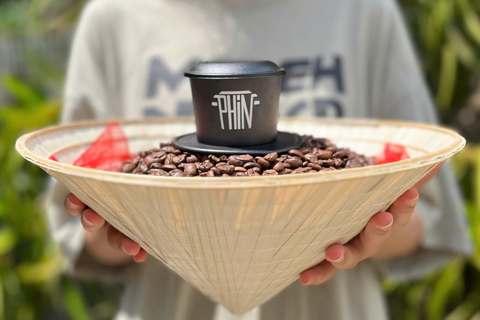 Da Nang: Hands-On Vietnamese Coffee Class with Local Host