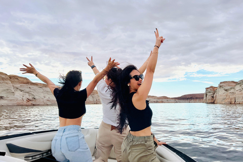 Jezioro Powell: 2-godzinny rejs wycieczkowy łodzią po kanionie AntylopyJezioro Powell: Wycieczka fotograficzna do Kanionu Antylopy małą łodzią