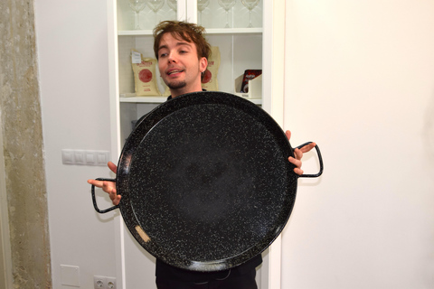 Madrid: Seafood Paella Masterclass Near Sol with Drinks Included