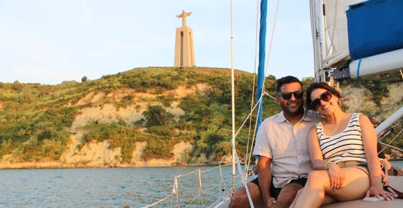 Lisbon Sunset Boat Tour–Golden Hour Cruise w/ Welcome Drink