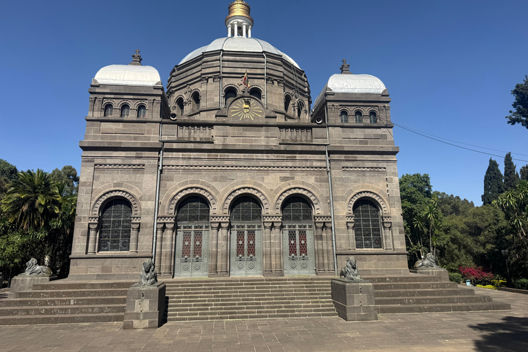 Addis Ababa: Adwa Museum & National Palace Tour with Lunch