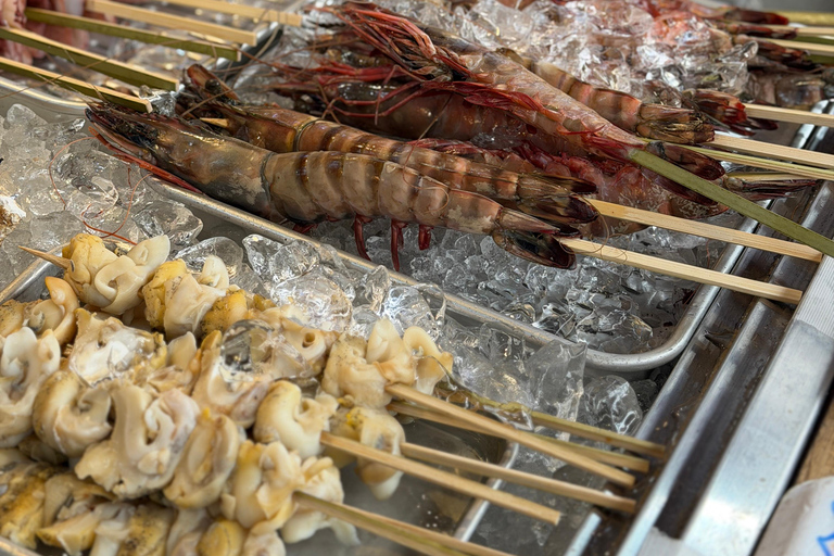 Tokyo: Tsukiji Fish Market Walking Tour with a Local Guide Tokyo: Tsukiji Fish Market Tour with Food Tastings