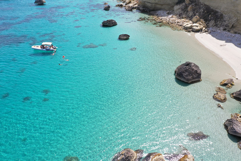 Cagliari: Båttur, 4 stopp, simning, snorkling och 1 spritzCagliari: båttur, 4 stopp, simning, snorkling och 1 spritz