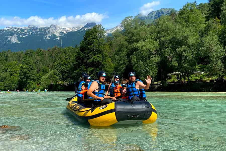 Bovec: Kinder-Rafting auf dem Fluss Soča ab 4 Jahren + KOSTENLOSE Fotos. Foto: GetYourGuide Bovec: Kinder-Rafting auf dem Fluss Soča ab 4 Jahren + KOSTENLOSE Fotos. Foto: GetYourGuide