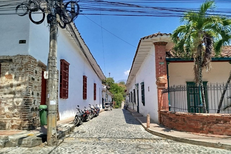 Medellín: tour coloniale di un'intera giornata con guidaMedellin: tour coloniale di un'intera giornata con guida