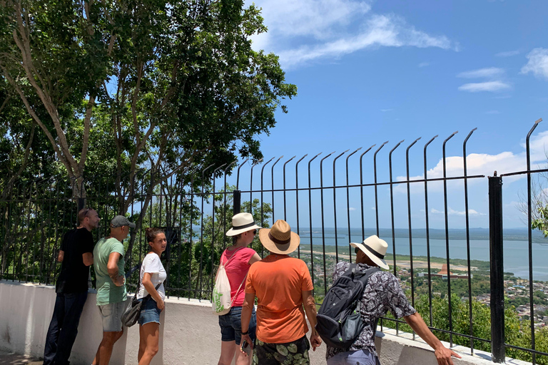 Cartagena: Serviço de busca particular de boas-vindas e degustação de comida de rua