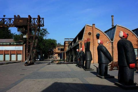 Beijing: Forbidden City and 798 Art Zone Guided Day Tour