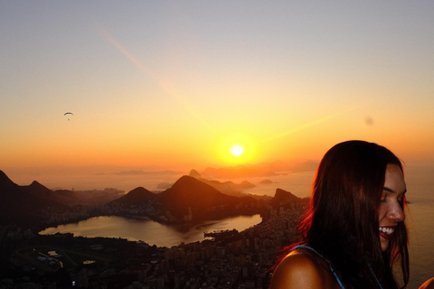 Caminhada ao nascer do sol no Pico Dois Irmãos (ou durante o dia)