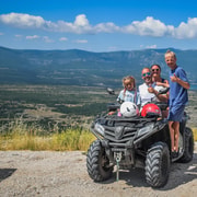 Desde Split: excursión en quad para familias por Cetina con picnic.