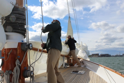 Boston Harbor Champagne Sunset Sail z Rowes WharfSobotni rejs