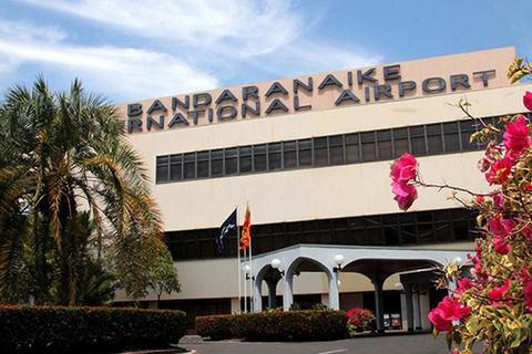 Kandy: Trasferimento privato al Bandaranaike International ...