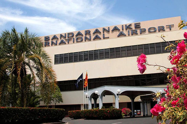 Kandy: Trasferimento privato al Bandaranaike International ...