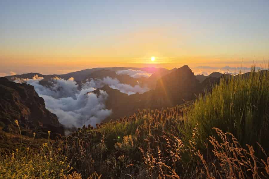 Madeira: Sonnenuntergang am Pico Arieiro und an der Escadaria do Céu. Foto: GetYourGuide Madeira: Sonnenuntergang am Pico Arieiro und an der Escadaria do Céu. Foto: GetYourGuide