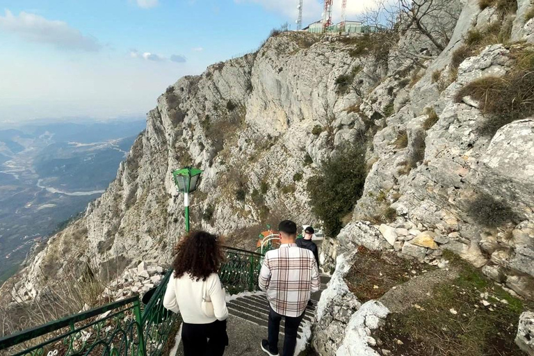 De Tirana: Viagem de 1 dia a Kruja e entrada no Museu Skanderbeg