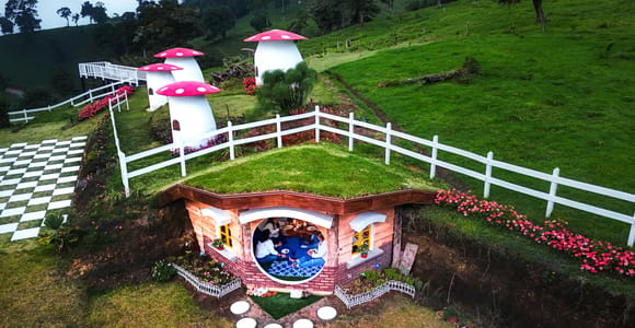 La Fortuna: Hobbit Village & Waterfalls (Lunch included)