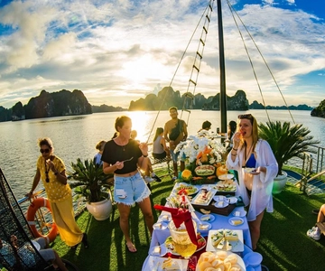 Fra Hanoi: Dagstur i Ha Long-bukten med cruise og lunsj