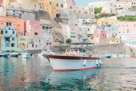 Procida: Fuld ø-tur med båd med badestop og snacks