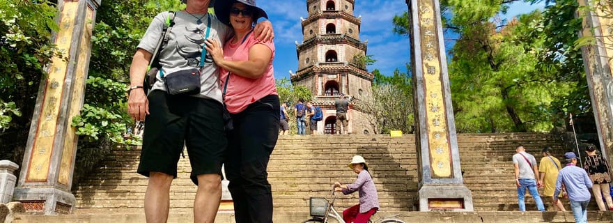 Hue : Visite privée de la ville en voiture avec chauffeur anglophone