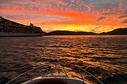 Kotor: prywatna wycieczka łodzią po Zatoce Kotor i Błękitnej Jaskini z drinkiemKOTOR: Prywatna wycieczka łodzią do Błękitnej Jaskini i Zatoki Kotorskiej + bezpłatne napoje