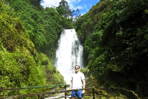 Da Quito a Otavalo, Bizcocho e cascata PegucheIl tour include biglietti e pranzo