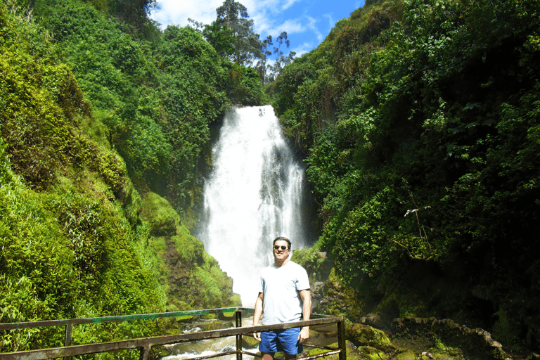 From Quito to Otavalo, Bizcocho and Peguche Waterfall Private Tour