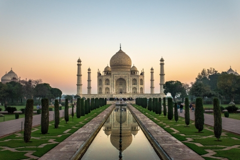 Von Delhi aus: Taj Mahal LuxustourAuto und Reiseführer