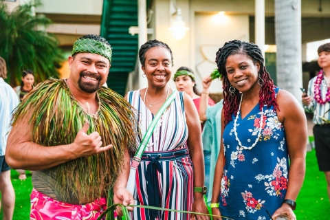 Oahu: Ka Moana Luau at Sea Life Park with Dinner & Show Splash Experience with Transportation