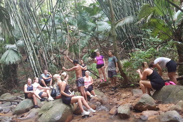 Experiencia de senderismo por la selva de Phuket en Khao Phra Taew