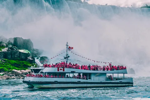 Toronto: Niagara Falls Canada Day Tour + opcja rejsu wycieczkowego łodzią