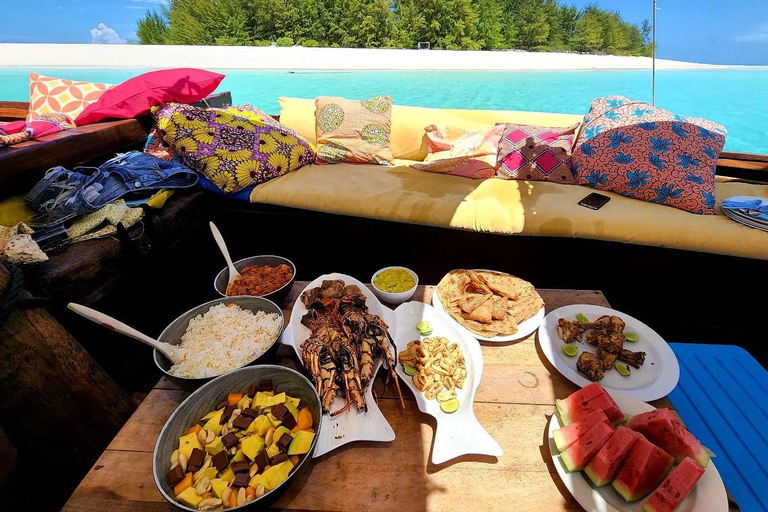 Zanzibar: Mnemba eiland privé dhow cruise met lunch