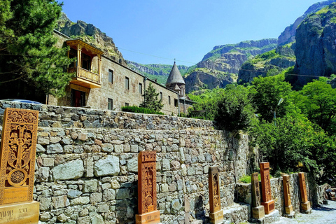 Vanuit Yerevan: Garni Tempel, Geghard Klooster,Stenen Symfonie