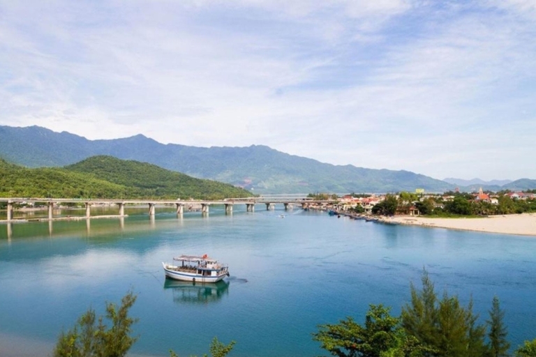 Port de Tien Sa : Ville impériale de Hue et visites en voiture privéeVoiture privée (uniquement chauffeur et transport)