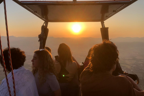 Barcelona: Vor-Pyrenäen-HeißluftballonfahrtHeißluftballon Tour