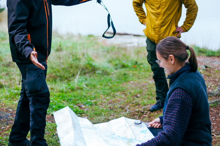 Stockholm: Vandring, utomhusmatlagning och kallvattenflytningPickup from Stockholm - drop-off Vaxholm