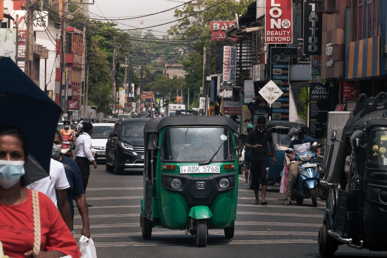 Day Tour of Kandy by TukTuk with Free Lunch and Entry