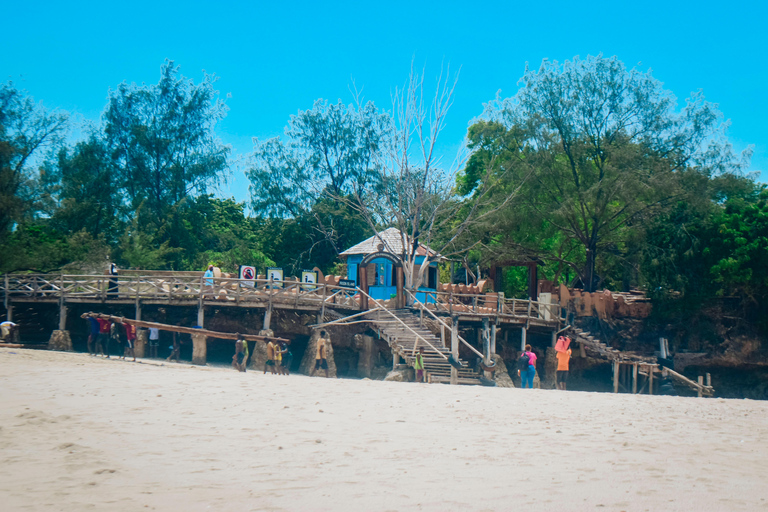 Zanzibar: tour guidato dell'isola prigione con guida localeZanzibar: tour guidato dell'isola prigione con una guida locale