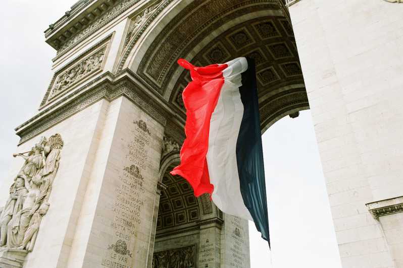 Descubra Paris com estilo: Passeio a pé com guia particular