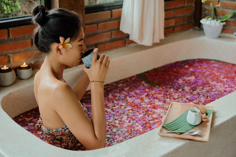 Bali: Ubud Traditionele Balinese Massage Scrub Bloemenbad2 Uur behandeling zonder transport